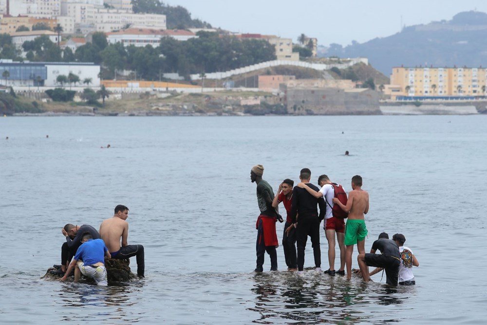 Fas'tan İspanya'ya uzanan göçmen dramı: 6 bini aşkın kişi yüzerek ya da şişme botlarla yolculuk yaptı - 7