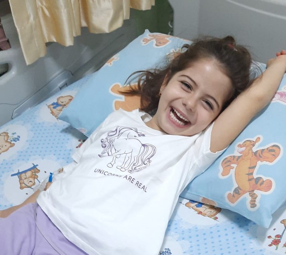 Lösemi hastası 6 yaşındaki Elisa corona virüse yenildi - 4