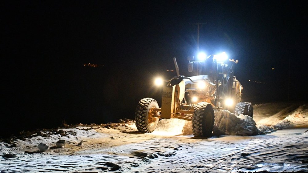 Ağrı'da 2 bin rakımda karla mücadele (30 dağ köyü yolu ulaşıma açıldı) - 1