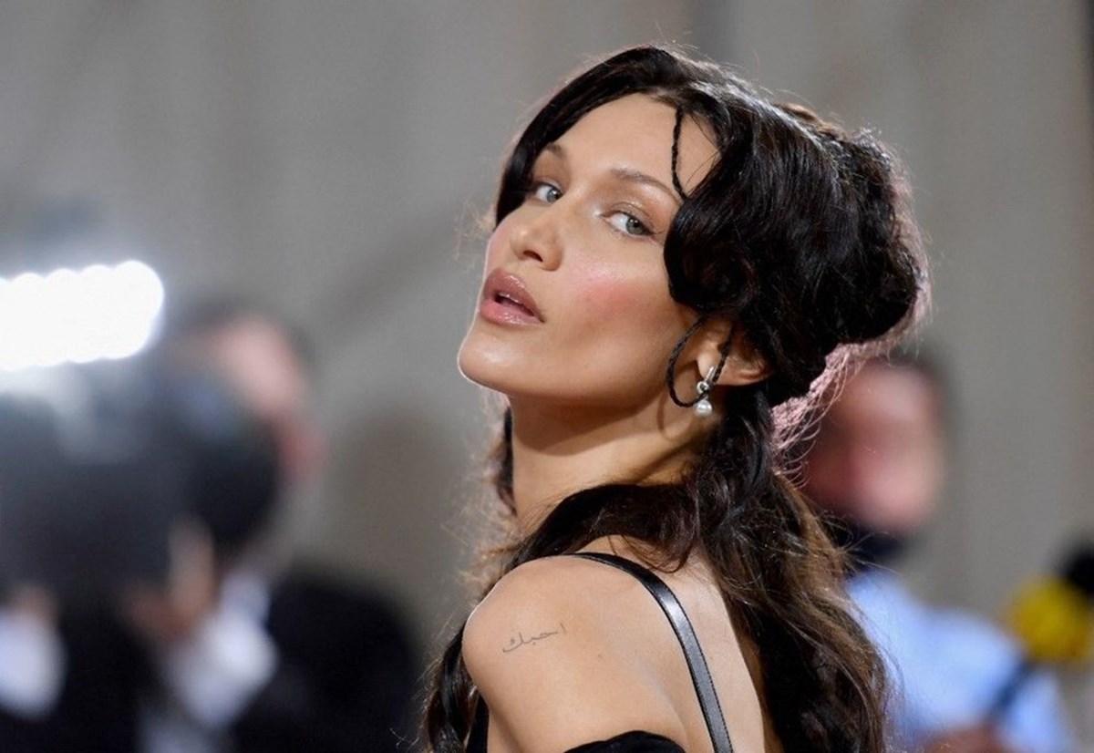 Bella Hadid sonbahar stiliyle poz verdi - 3