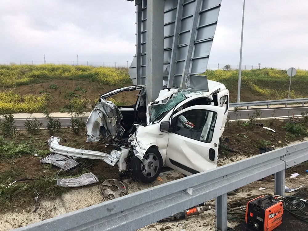 Çanakkale'de feci kaza: Anne ile oğlu öldü, baba ağır yaralı - 2