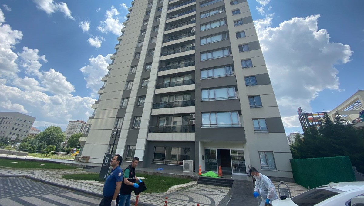 Güvercinini kurtarmak isterken 22'nci kattan düştü Güvercinini kurtarmak isterken 22'nci kattan düştü