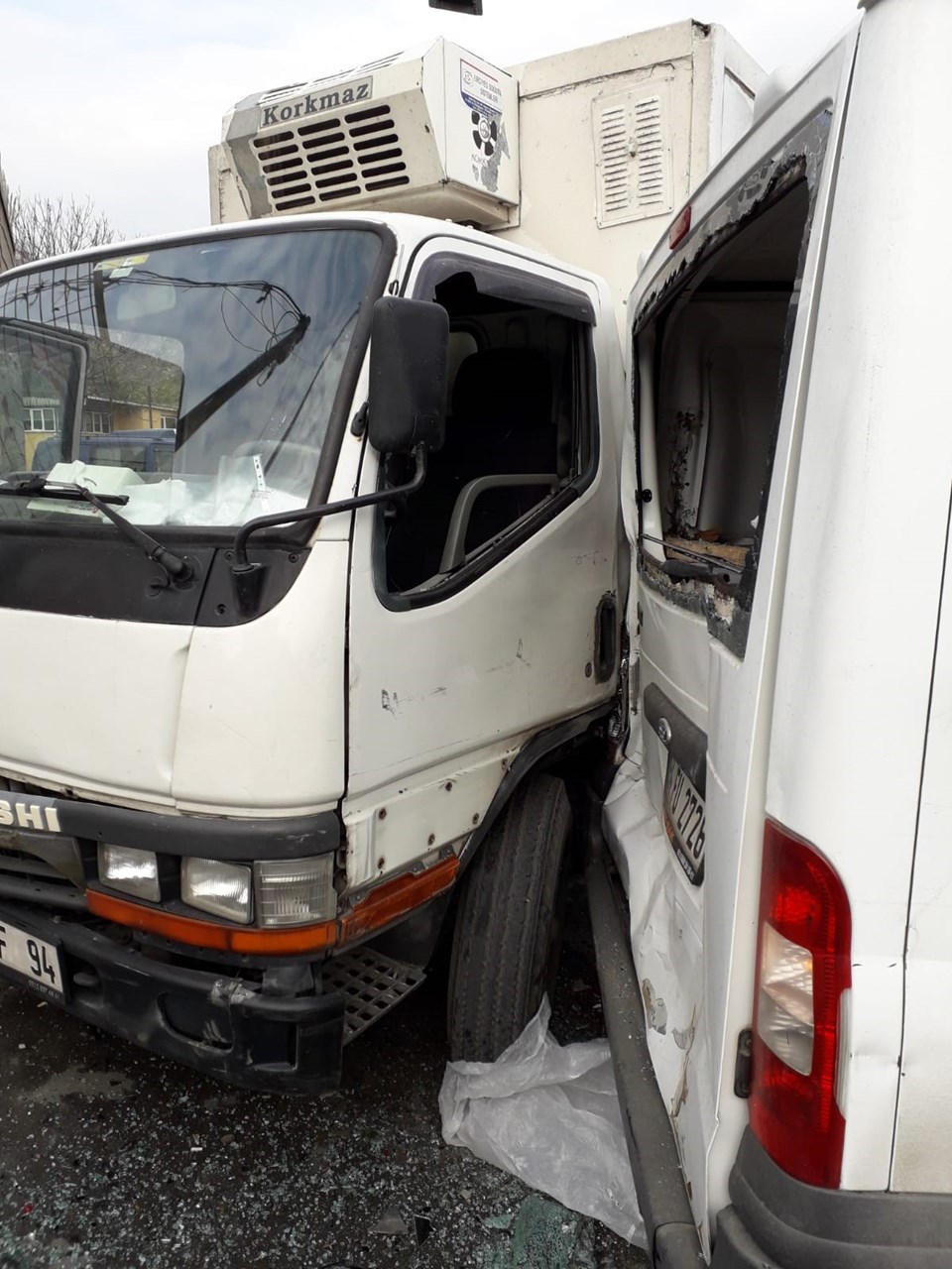İstanbul Gaziosmanpaşa'da halk otobüsü kaza yaptı: 4 yaralı - 1