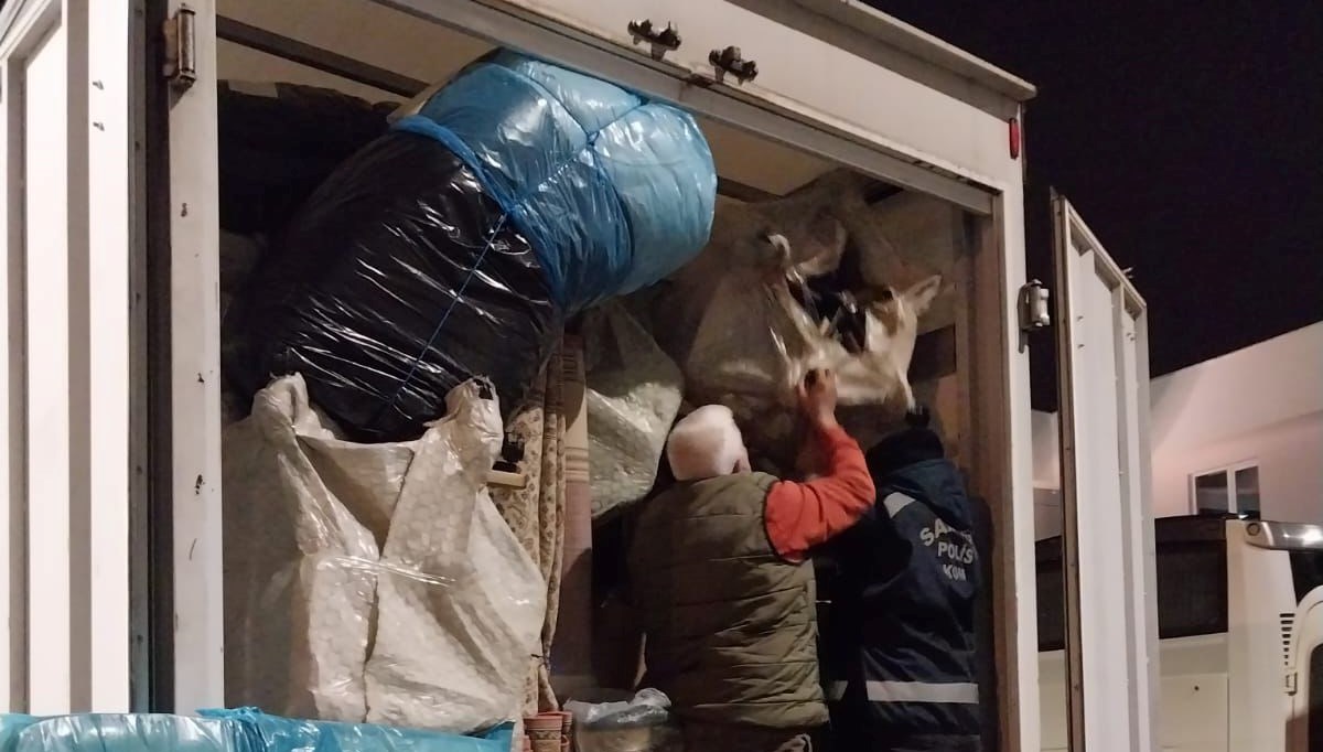 Kaçak içki satıcılarından akılalmaz yöntem: 1 ton ele geçirildi