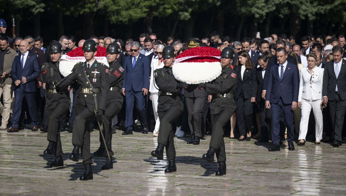 CHP heyetinden Anıtkabir ziyareti CHP heyetinden Anıtkabir ziyareti