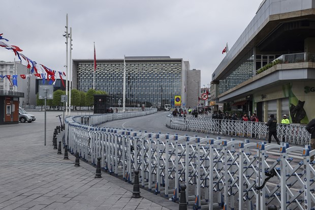 Taksim Meydanı çevresi bariyerlerle çevrildi