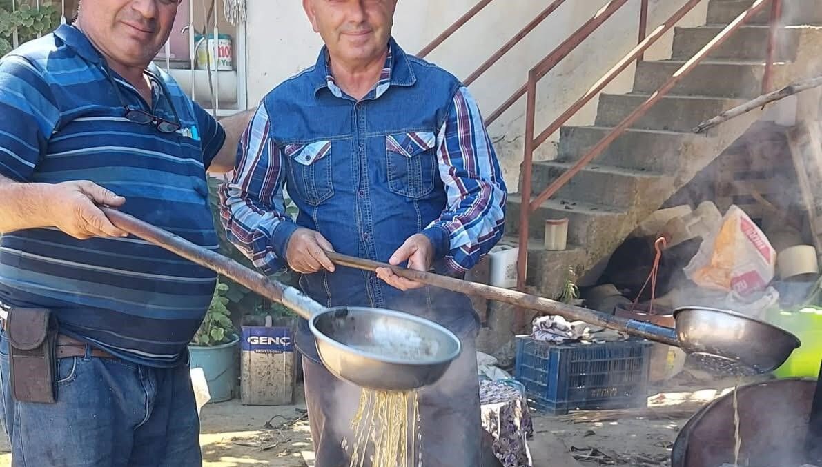 Sarıgöl'de pekmez yapımı başladı