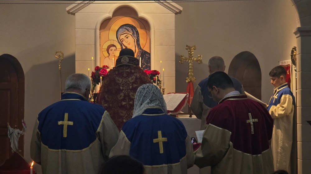 Türkiye'nin tek Ermeni mahallesinde Paskalya ayini: İlahiler okundu, mumlar yakıldı 75