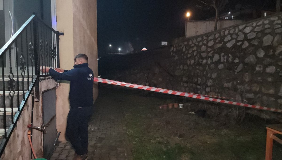 Safranbolu'da sitenin istinat duvarı çöktü Safranbolu'da sitenin istinat duvarı çöktü