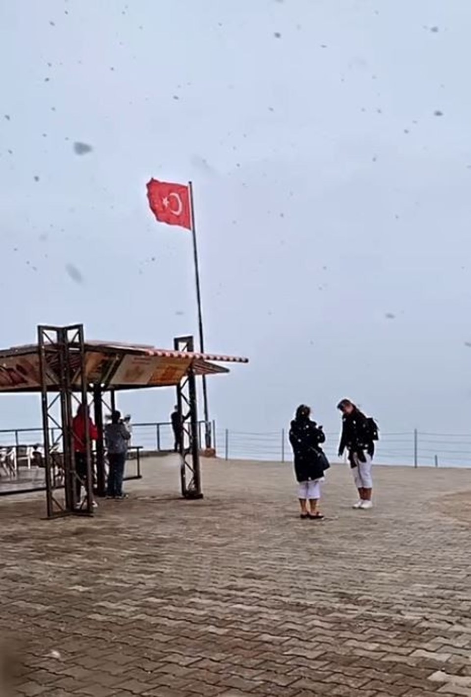 Antalya'ya mevsimin ilk karı düştü - 1