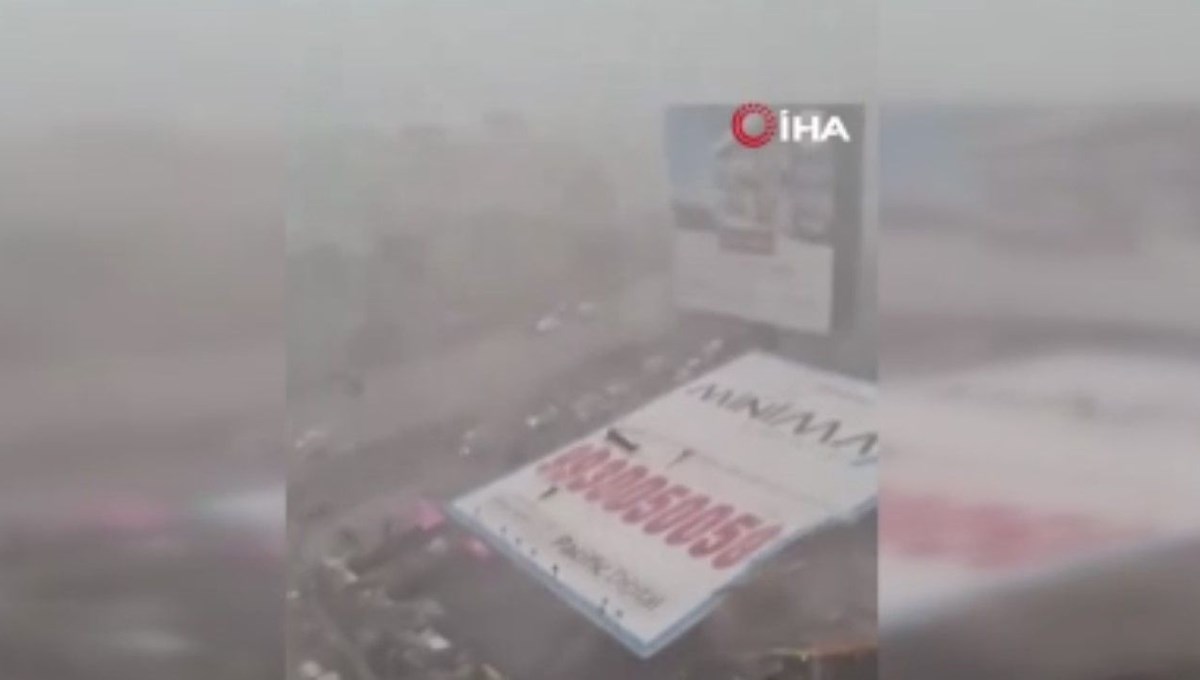 Hindistan'da reklam panosu faciası: 8 ölü, 59 yaralı Hindistan'da reklam panosu faciası: 8 ölü, 59 yaralı