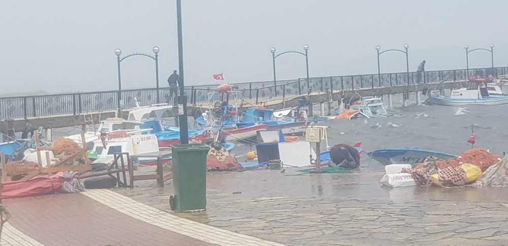 Balıkesir Ayvalık'ta fırtına: 30 tekne battı - 3