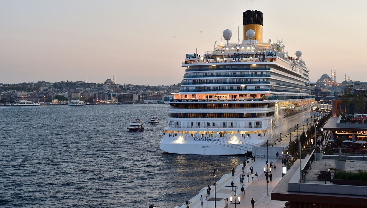 Galataport İstanbul'a turist akını Galataport İstanbul'a turist akını