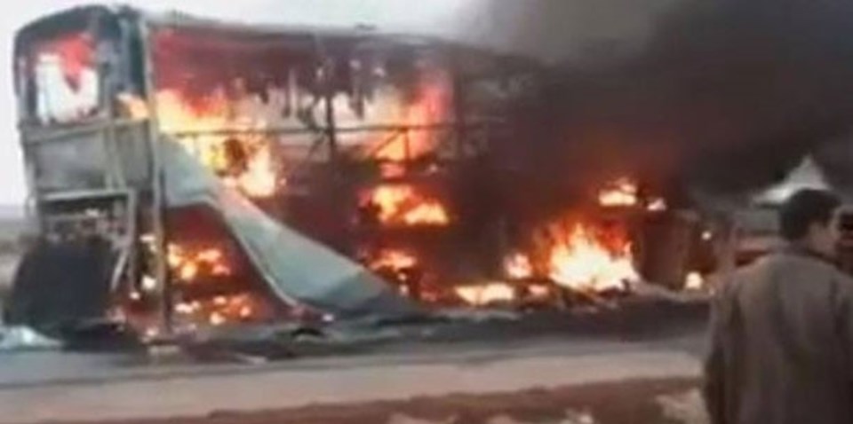Fas'ta iki katlı otobüs petrol tankeriyle çarpıştı: 33 ölü - 1
