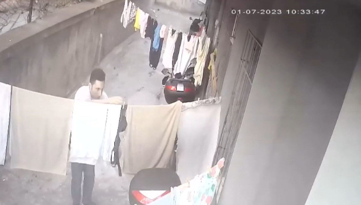 Bağcılar'da kadın iç çamaşırlarını çalan kişi kamerada Bağcılar'da kadın iç çamaşırlarını çalan kişi kamerada