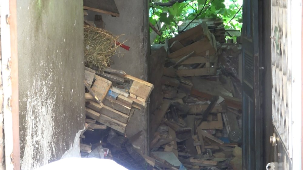 Bursa'da çöp evden servet çıktı - 5