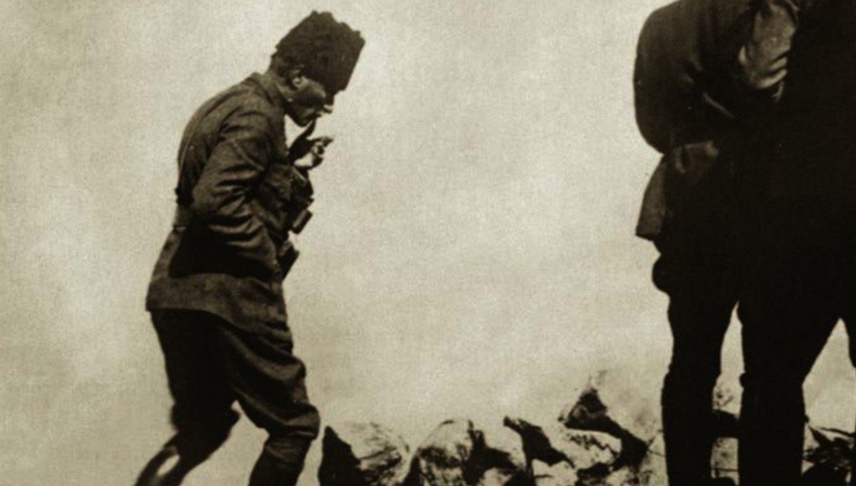 Atatürk'ün Kocatepe'deki sembol fotoğrafının hikayesi Atatürk'ün Kocatepe'deki sembol fotoğrafının hikayesi