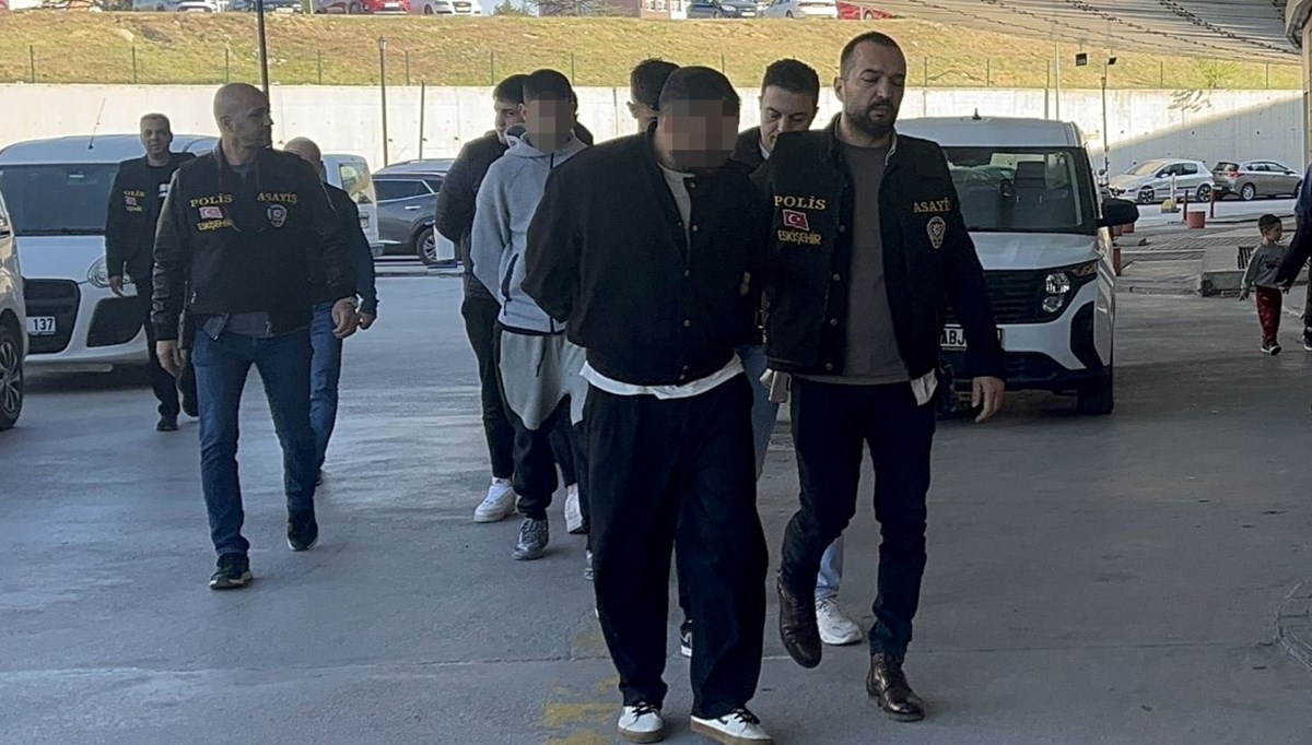 Üç şehirde sahte gram altın operasyonu