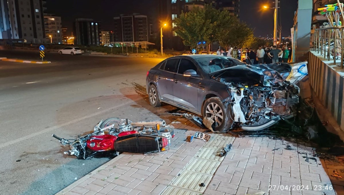 Şanlıurfa’da otomobil ile motosiklet çarpıştı Şanlıurfa’da otomobil ile motosiklet çarpıştı