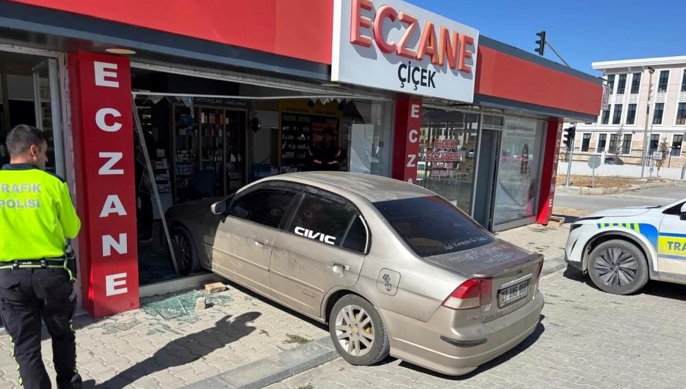 El frenini tam çekmedi, eczaneye girdi