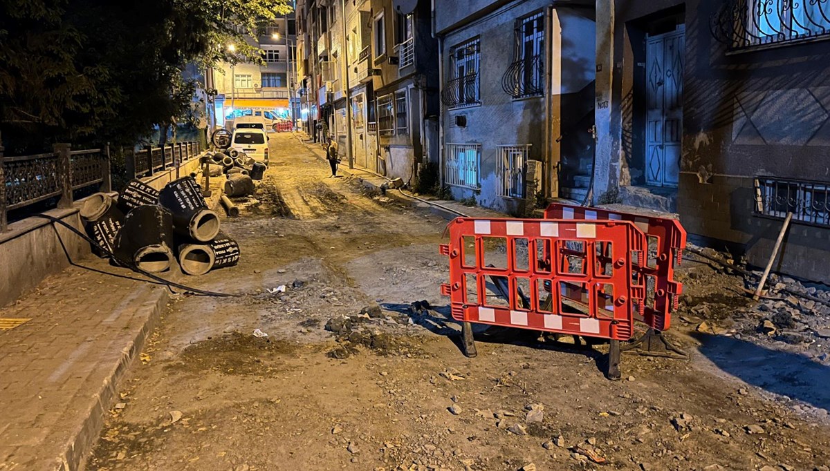 Sokakta rögar kapağı patladı