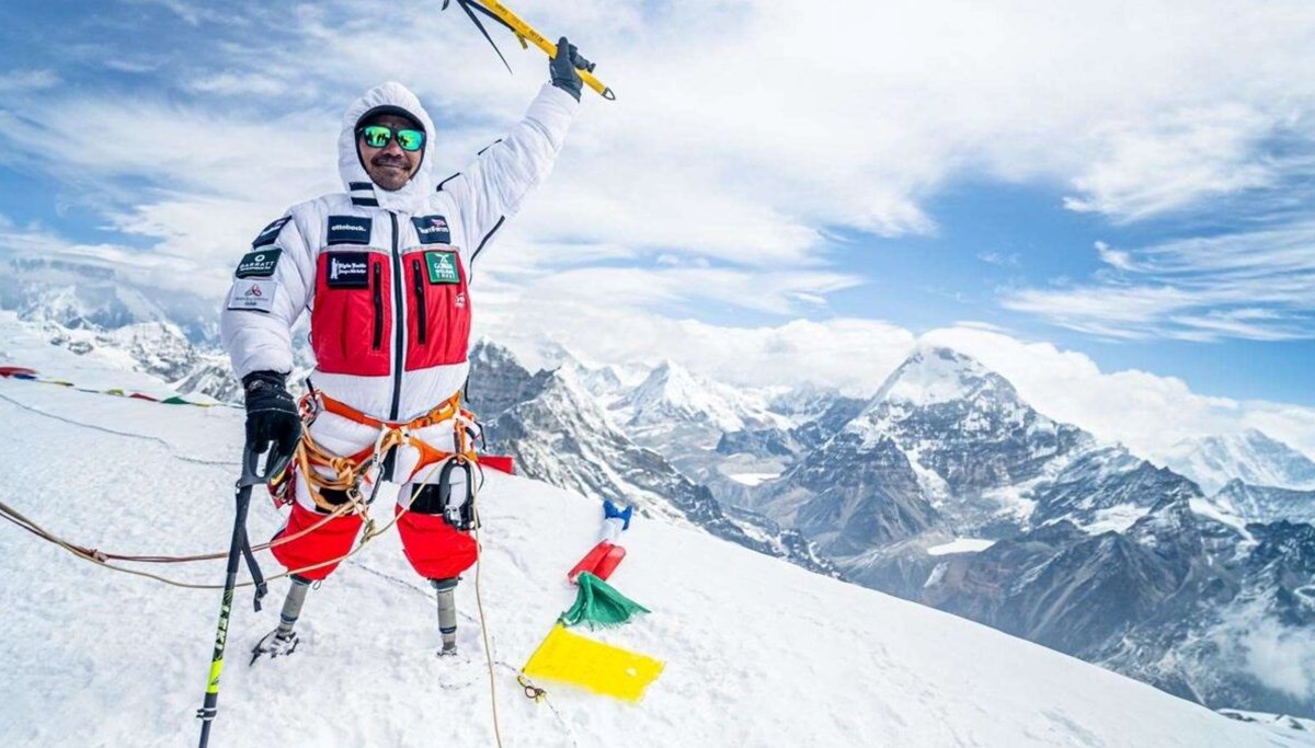 Afganistan'da iki bacağını kaybeden asker Everest'e tırmandı, tarihe geçti