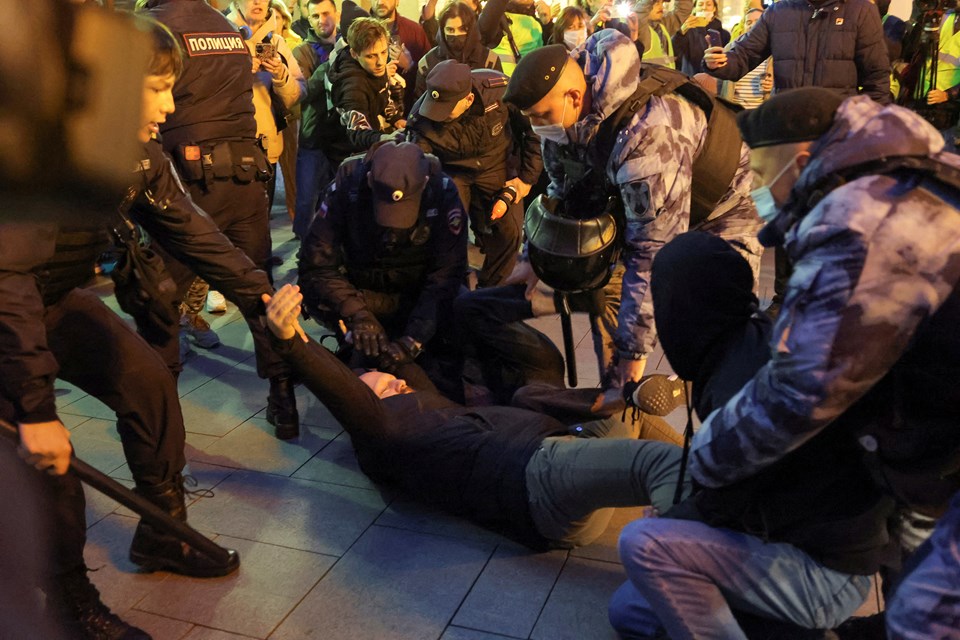 Rusya'da seferberlik karşıtı protesto: Bin 300 gözaltı - 1