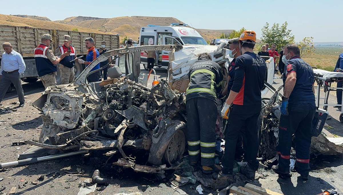 Düğün yolunda feci kaza: Aynı aileden 4 ölü Düğün yolunda feci kaza: Aynı aileden 4 ölü
