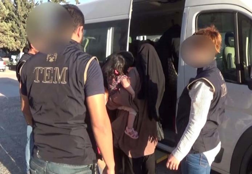 Interpol'ün aradığı DAEŞ'li 5 kadın Şanlıurfa ve Kilis'te yakalandı - 1