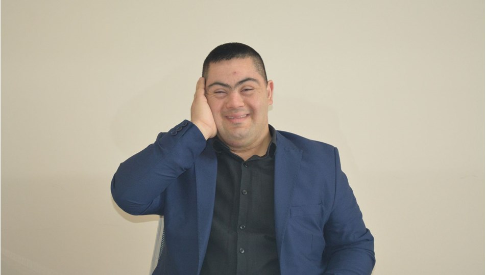 Down sendromlu 24 yaşındaki Erdinç'in en büyük hayâli: Onu dinleyenleri mest ediyor