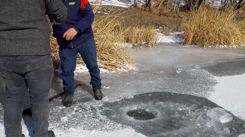 Buz tutan Çoruh Nehri'nde