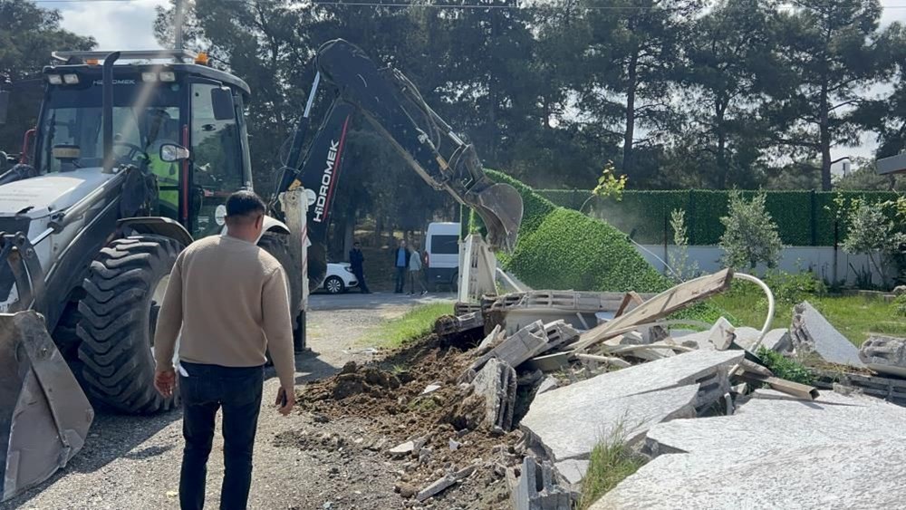 Kaçak yapının bahçesinde onlarca mazgal: Dekor yapmış! 74 NznXsCh6nUShj4mttZkvTw