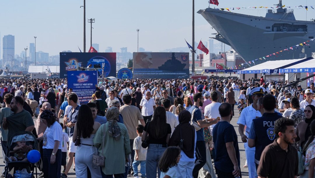 "TEKNOFEST Mavi Vatan" dördüncü gününde: Vatandaşlardan yoğun ilgi