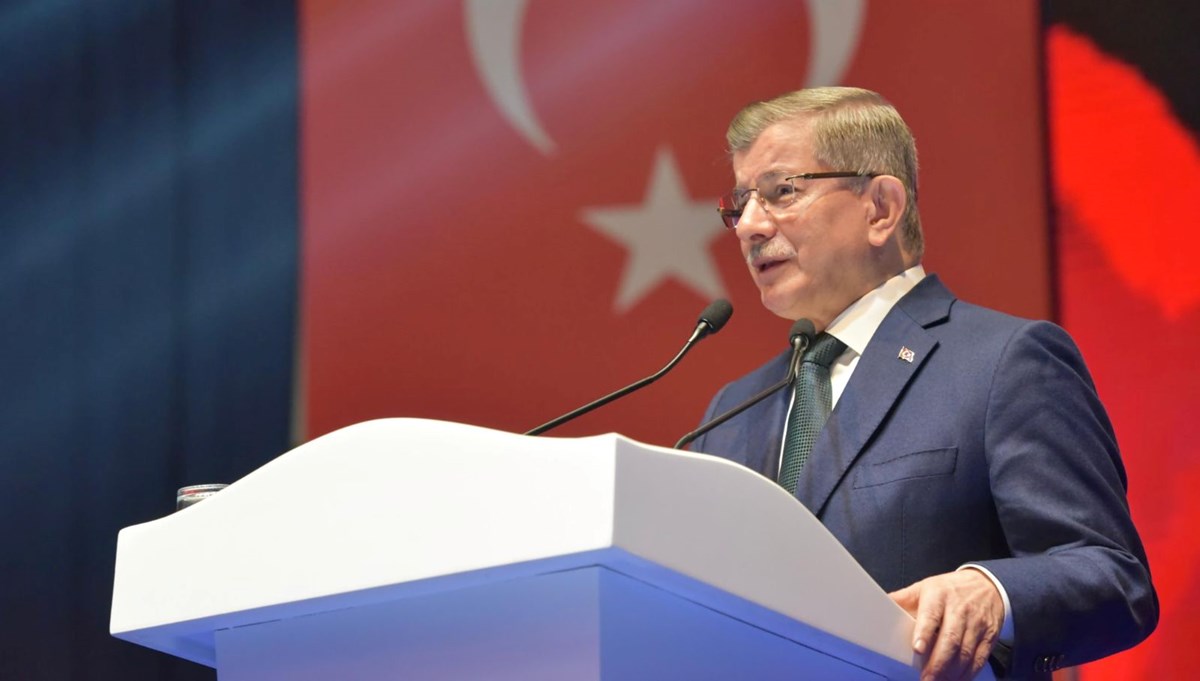 Ahmet Davutoğlu, yeniden genel başkanlığa seçildi Ahmet Davutoğlu, yeniden genel başkanlığa seçildi