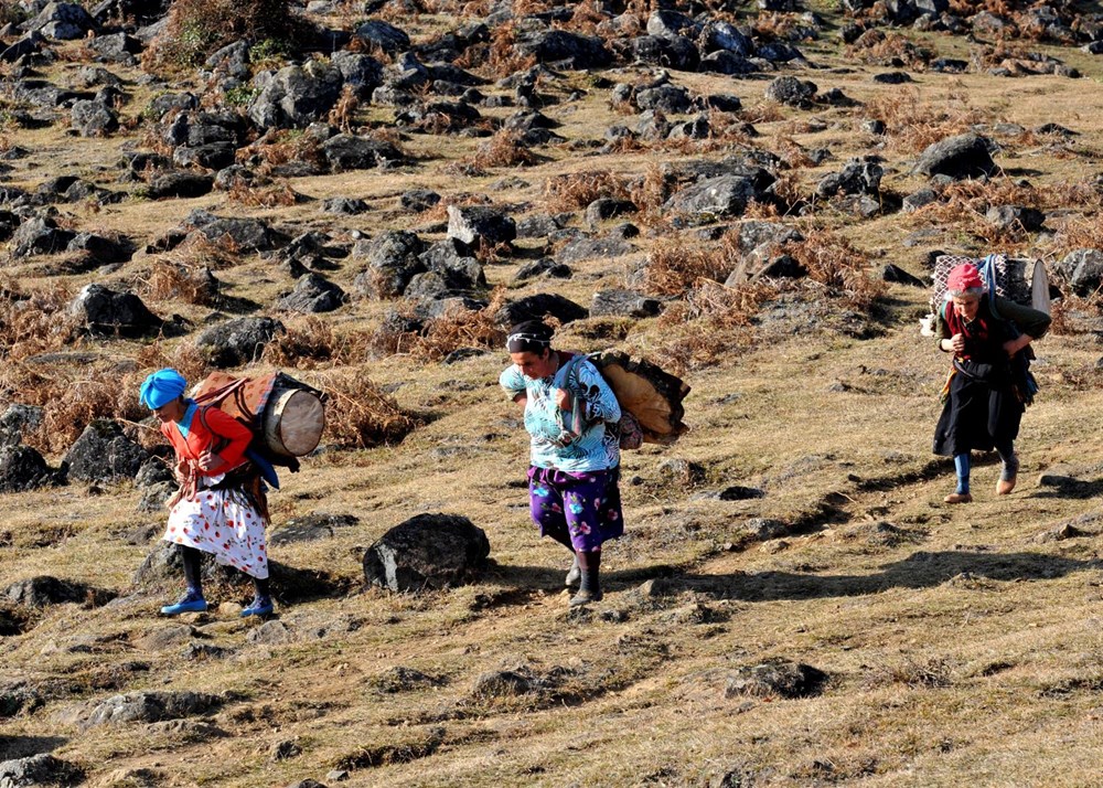 Karadeniz'in çalışkan kadınları: Köy toplansa evde tutamaz - 5