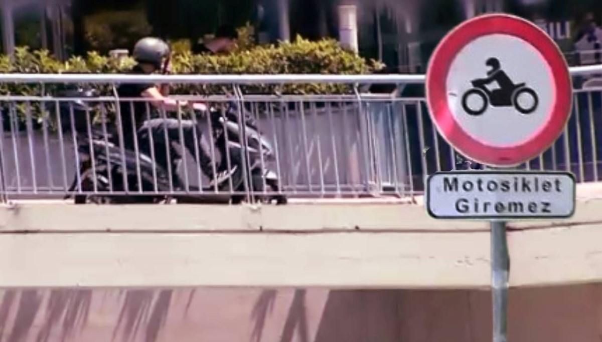 Üst geçit motokuryelerin işgalinde