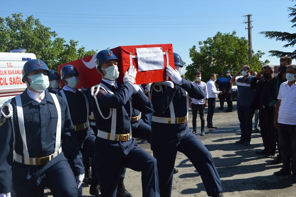 Manavgat'taki yangında ölen orman işçisi babasını cübbesiyle uğurladı - 4