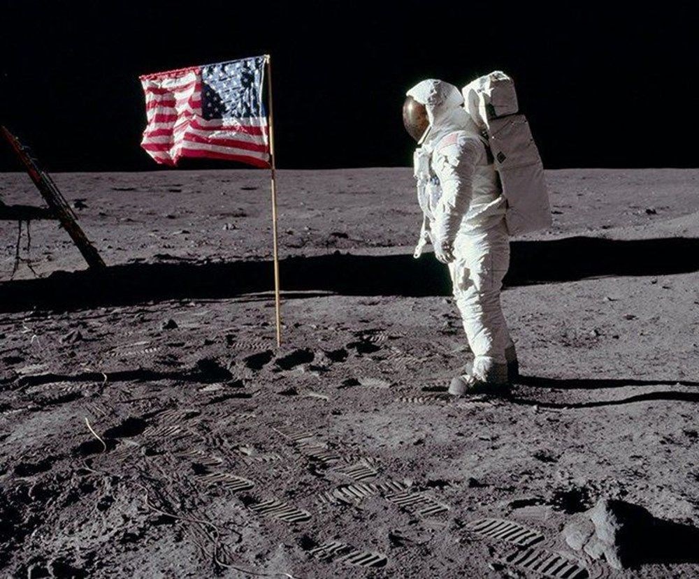 Ödüllü bilim muhabirinden ilginç iddia: Dinozorlar Ay'a NASA'dan önce ulaşmış olabilir - 1