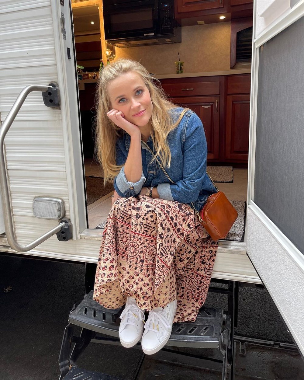 ABD'li oyuncu Reese Witherspoon milyarder olduğu iddialarını reddetti - 4