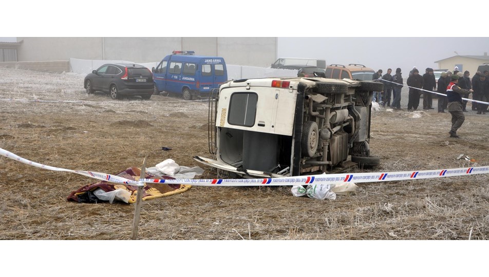 Yozgat�ta minibüs devrildi 1 ölü, 9 yaralı NTV Yozgat�ta minibüs devrildi 1 ölü, 9 yaralı NTV