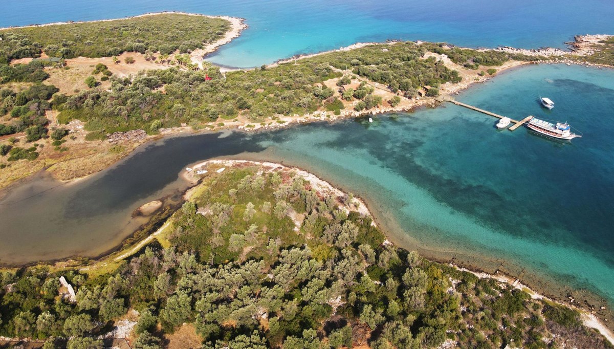 Sedir Adası'ndaki antik surlar ve tiyatro gün yüzüne çıkarılıyor Sedir Adası'ndaki antik surlar ve tiyatro gün yüzüne çıkarılıyor