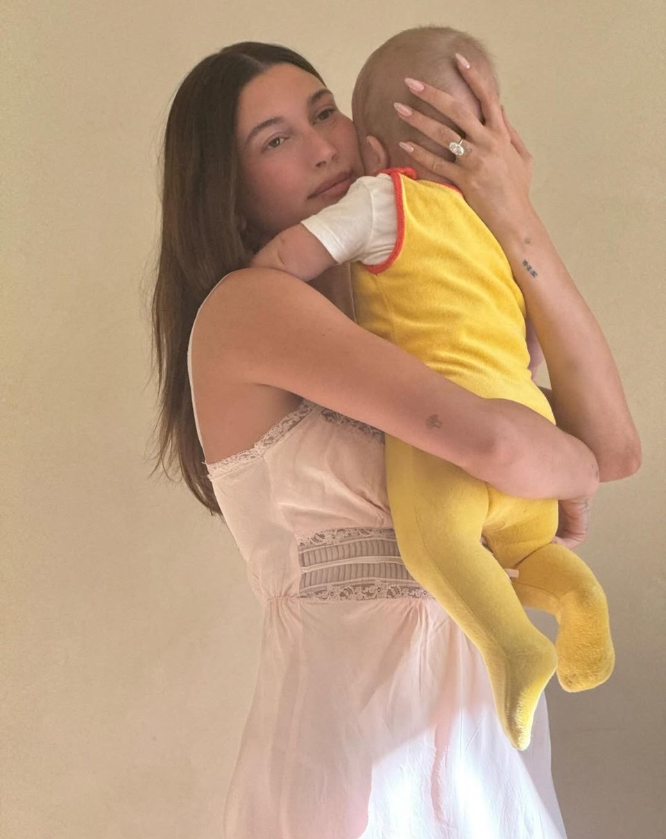 Hailey Bieber'dan oğlu Jack Blues ile yeni kare - 2
