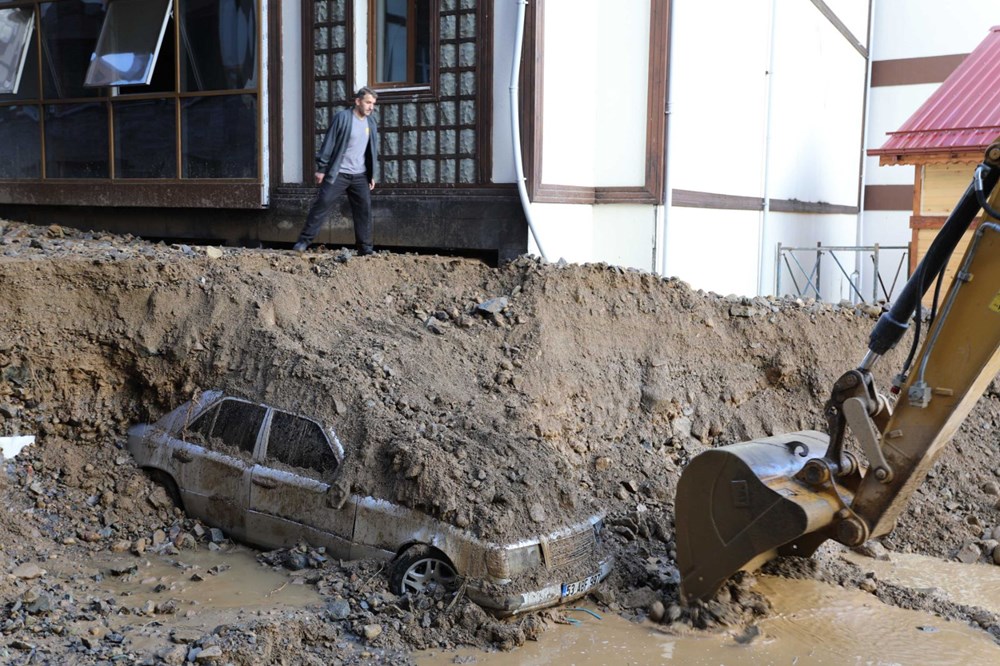 Rize’de sel ve heyelan afetinin hasarı gün ağarınca ortaya çıktı - 12