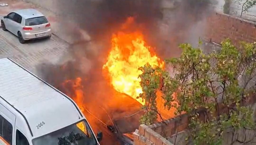 Park halindeki otomobilde yangın