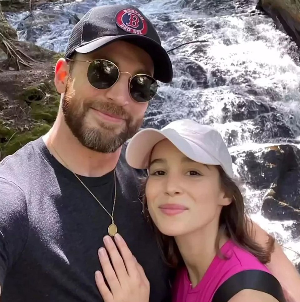 Chris Evans eşi Alba Baptista'ya nasıl evlenme teklif ettiğini anlattı - 1