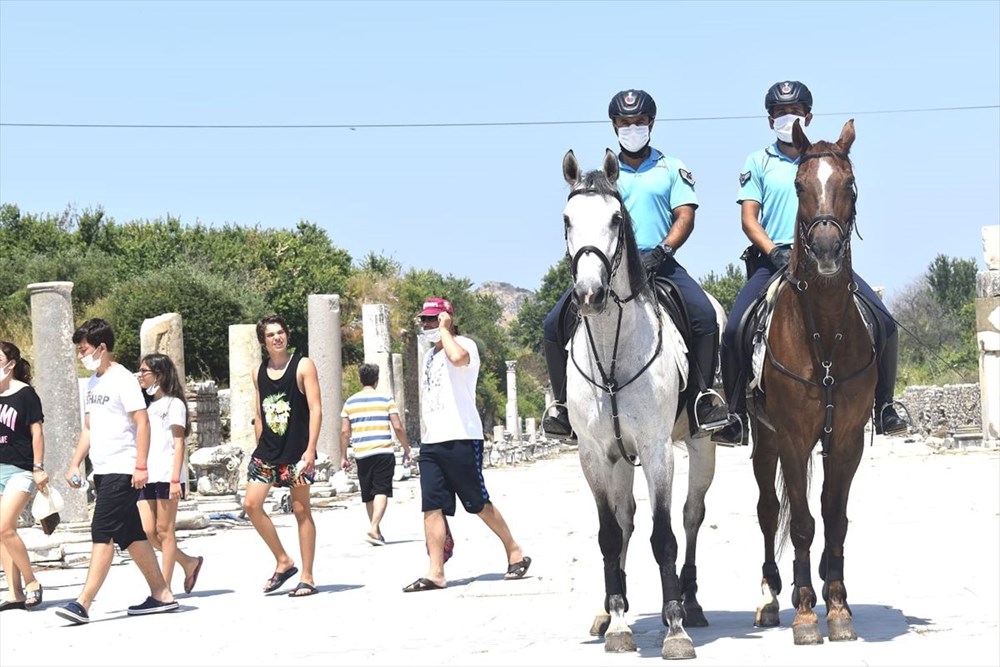 Efes Antik Kenti'nin güvenliği atlı jandarmaya emanet - 1