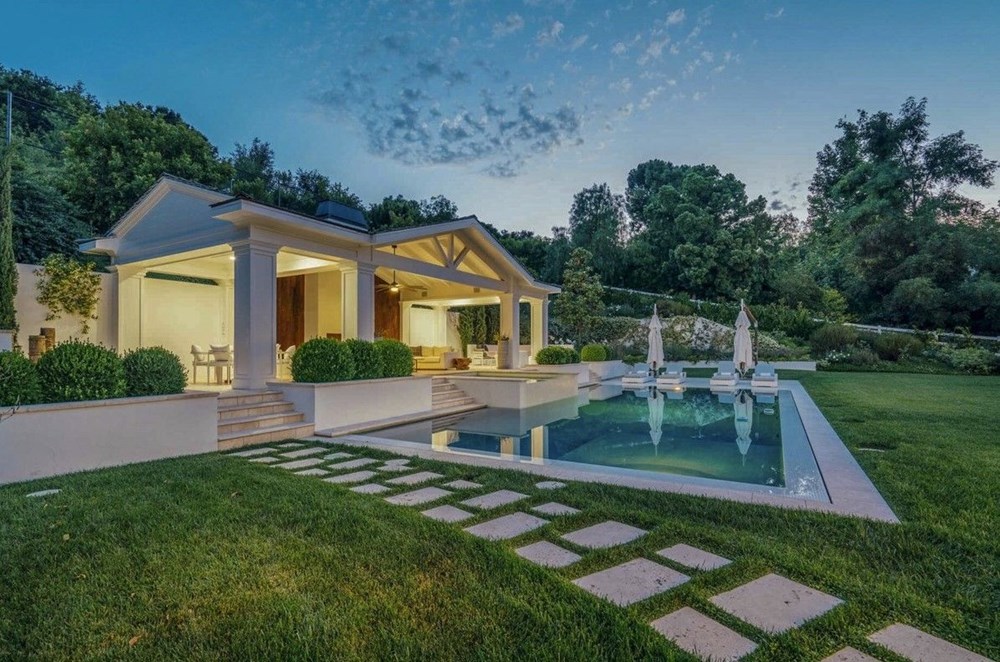 Madonna, The Weeknd'in evini 19,3 milyon dolara satın aldı 45 O68O9wNaXE f61Nts3Cw1A