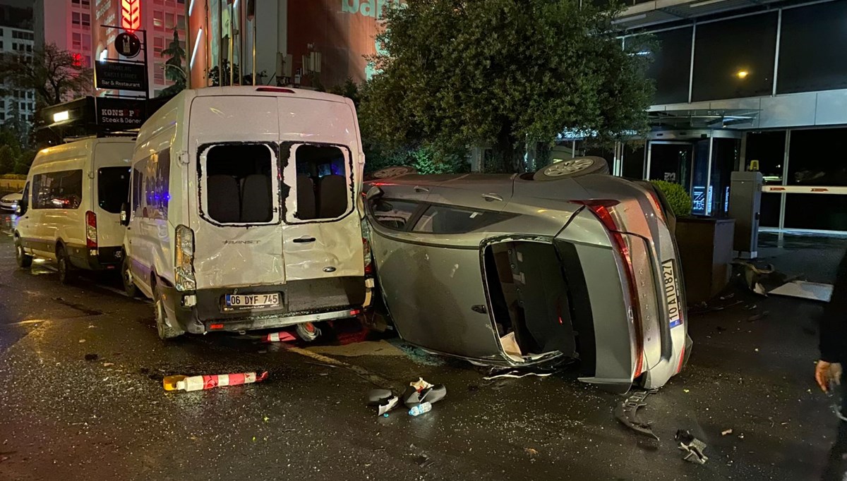 Sarıyer’de kontrolden çıkan otomobil yan yattı: 2 yaralı