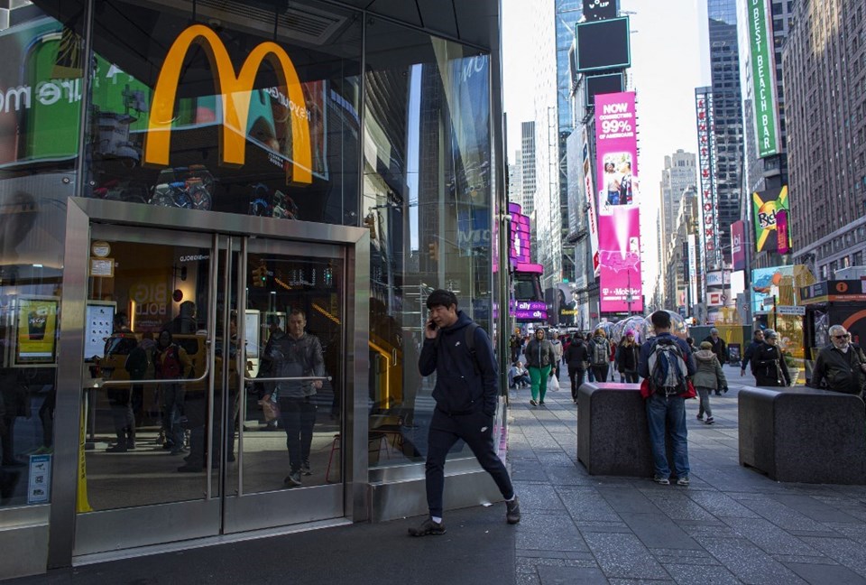 McDonald's'ın eski CEO'su 105 milyon dolarlık tazminatını geri ödeyecek - 1