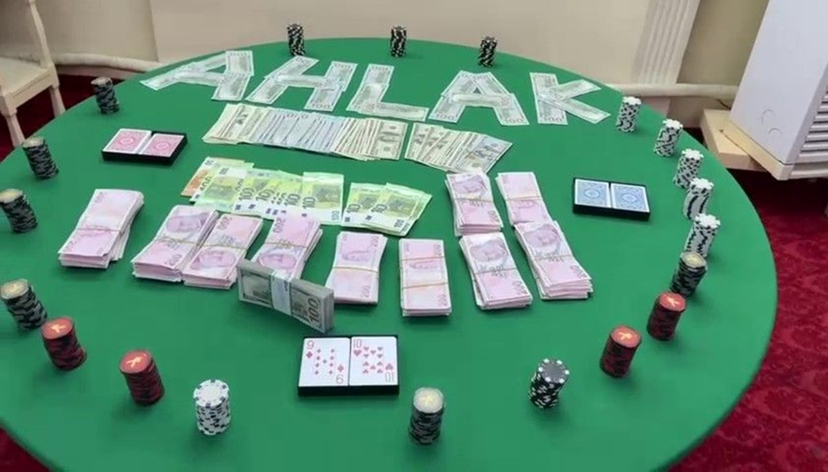 Üsküdar ve Esenyurt’ta kumar operasyonu: 22 kişiye 127 bin 130 TL ceza Üsküdar ve Esenyurt’ta kumar operasyonu: 22 kişiye 127 bin 130 TL ceza